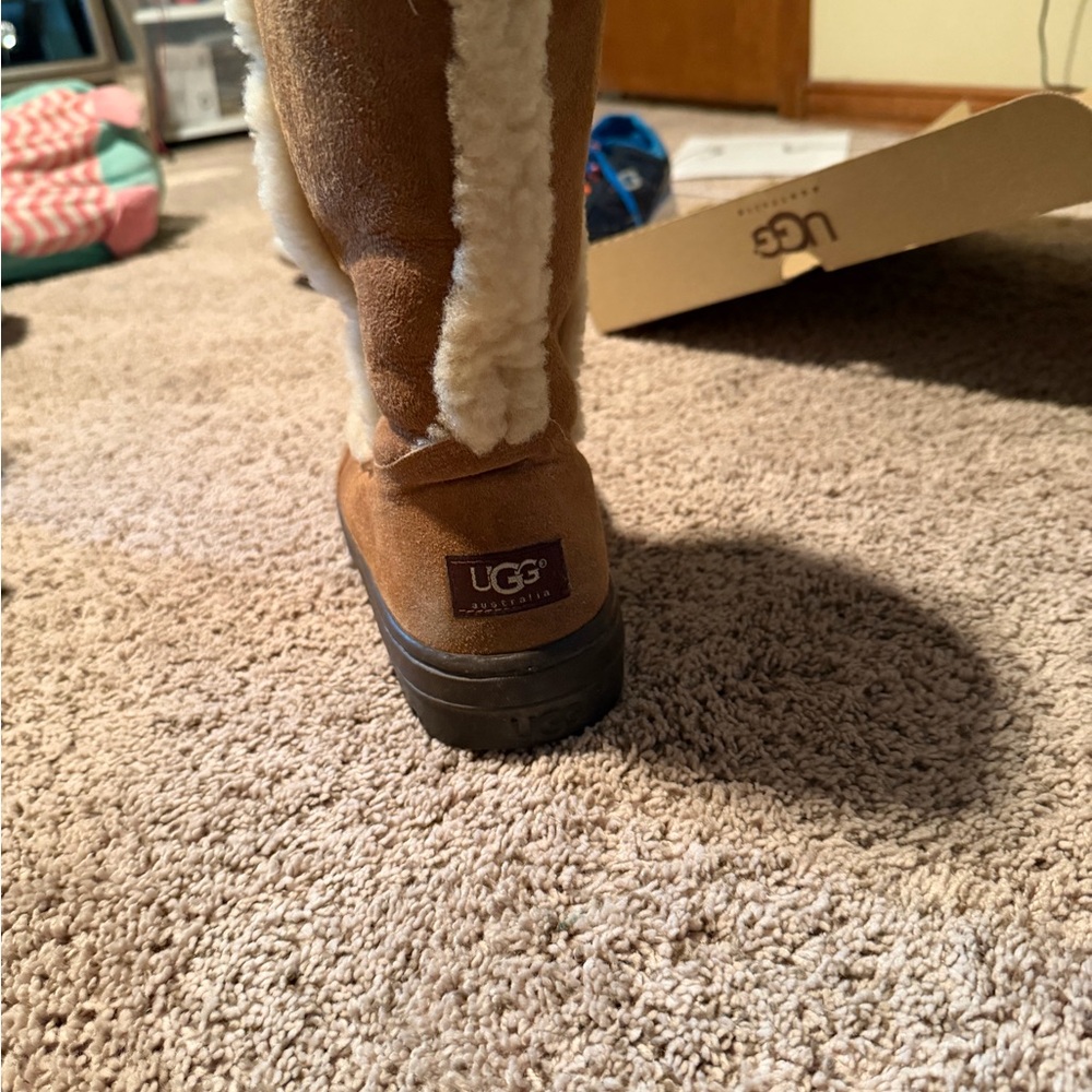 Like New Worn Once UGG Women's Mid-Calf Shearling Boots in Chestnut Brown - Picture 13 of 15